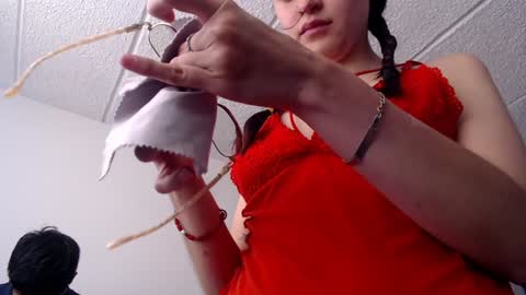 Snapshot of julie_autmn_ chatting on 01-12-25, 06:59 yules online show from 01-12-25, 06:59