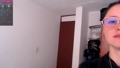 Snapshot of julie_autmn_ chatting on 01-19-25, 06:21 yules online show from 01-19-25, 06:21