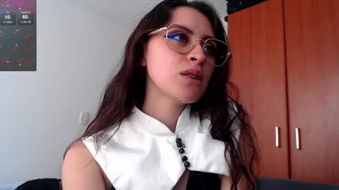 Snapshot of julie_autmn_ chatting on 01-21-25, 03:10 yules online show from 01-21-25, 03:10
