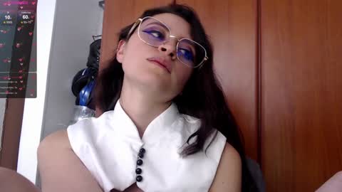Snapshot of julie_autmn_ chatting on 01-21-25, 09:15 yules online show from 01-21-25, 09:15