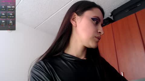Snapshot of julie_autmn_ chatting on 01-31-25, 05:32 yules online show from 01-31-25, 05:32