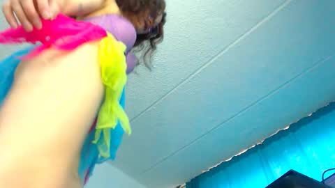 Snapshot of julie_autmn_ chatting on 10-10-25, 06:29 yules online show from 10-10-25, 06:29