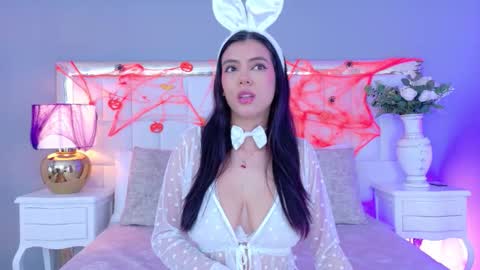 Juliet Bennet online show from 10-22-25, 04:24