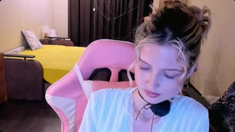 Julie online show from 11-14-25, 07:45