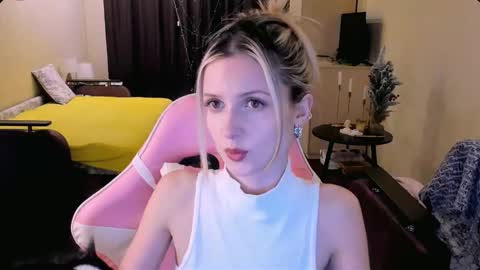 Julie online show from 12-05-25, 03:09