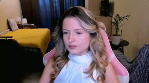 Snapshot of julie_flores chatting on 04-28-26, 02:11 Julie online show from 04-28-26, 02:11