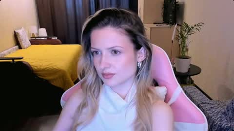 Snapshot of julie_flores chatting on 05-13-26, 01:41 Julie online show from 05-13-26, 01:41