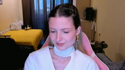 Snapshot of julie_flores chatting on 05-15-26, 02:35 Julie online show from 05-15-26, 02:35