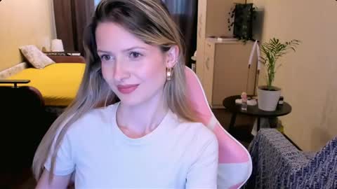 Snapshot of julie_flores chatting on 05-16-26, 02:27 Julie online show from 05-16-26, 02:27