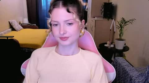 Snapshot of julie_flores chatting on 05-17-26, 01:29 Julie online show from 05-17-26, 01:29