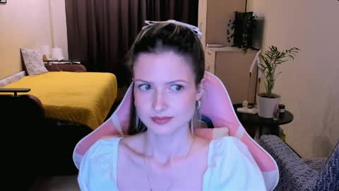 Snapshot of julie_flores chatting on 05-19-26, 04:46 Julie online show from 05-19-26, 04:46
