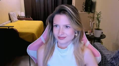 Snapshot of julie_flores chatting on 05-28-26, 02:36 Julie online show from 05-28-26, 02:36