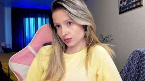 Snapshot of julie_flores chatting on 05-31-26, 01:51 Julie online show from 05-31-26, 01:51