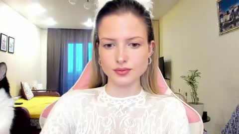 Snapshot of julie_flores chatting on 06-18-26, 02:32 Julie online show from 06-18-26, 02:32