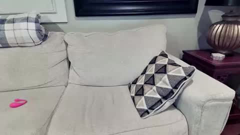 Snapshot of julieholliday chatting on 11-20-25, 11:48 Julie Holliday online show from 11-20-25, 11:48