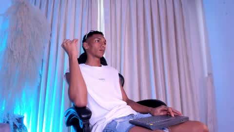 Julien online show from 04-12-26, 11:48