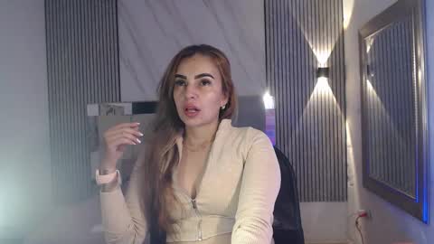 julieta__fox_ online show from 12-18-25, 11:00