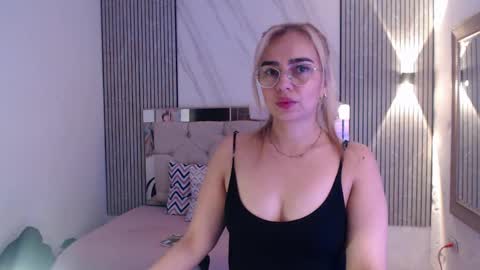 julieta__fox_ online show from 04-06-26, 01:58