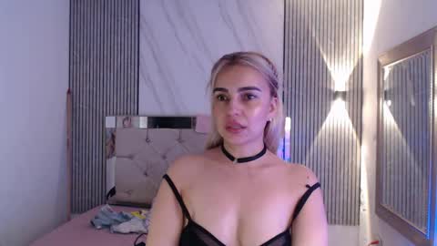 julieta__fox_ online show from 04-11-26, 07:45