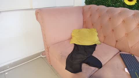 Snapshot of julieta_aguilar chatting on 12-16-24, 12:04 Juli online show from 12-16-24, 12:04