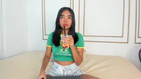 Snapshot of julieta_aguilar chatting on 12-28-24, 07:22 Juli online show from 12-28-24, 07:22