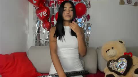 Snapshot of julieta_aguilar chatting on 02-14-25, 08:48 Juli online show from 02-14-25, 08:48