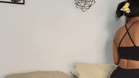 Snapshot of julieta_aguilar chatting on 10-31-25, 07:59 Juli online show from 10-31-25, 07:59