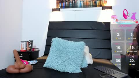 Snapshot of julieta_coopeer_ chatting on 02-22-25, 09:56 Julieta online show from 02-22-25, 09:56