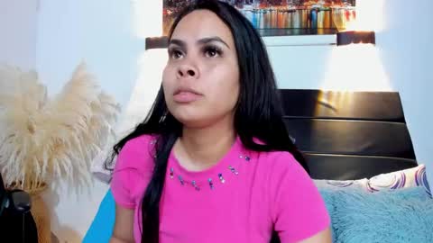 Snapshot of julieta_coopeer_ chatting on 09-30-25, 10:42 Julieta online show from 09-30-25, 10:42