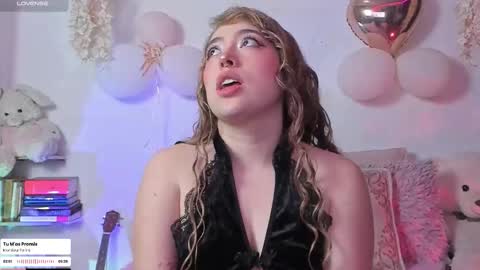 Snapshot of julieta_cooper20 chatting on 02-25-26, 04:00 Juli online show from 02-25-26, 04:00