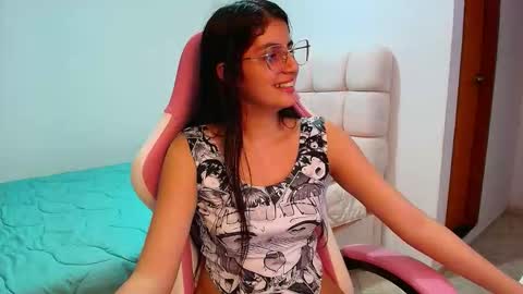 Snapshot of julieta_rose19 chatting on 11-15-25, 03:48 julieta_rose19 online show from 11-15-25, 03:48