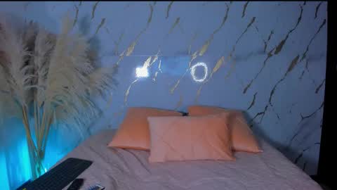 Julieth Gomez online show from 11-14-25, 01:15