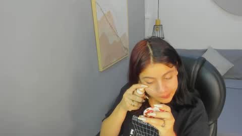 Julieth  online show from 11-18-25, 07:51