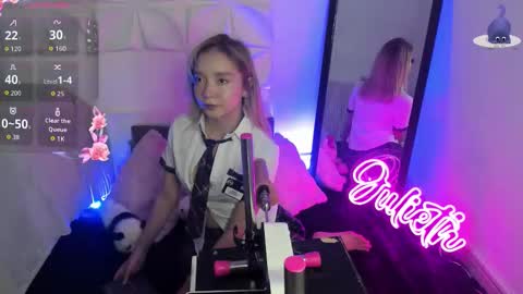 Snapshot of juliethmosss chatting on 10-21-25, 09:04 Julieth online show from 10-21-25, 09:04