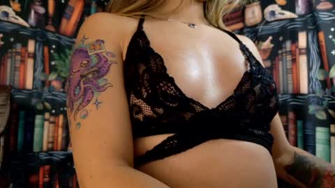 Julietta Jackson online show from 01-30-25, 01:55