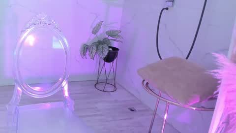 Snapshot of julietta_pink chatting on 02-12-26, 12:00 Julieta online show from 02-12-26, 12:00