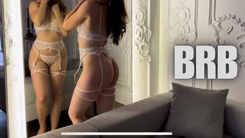 Snapshot of juliette_junson chatting on 12-11-24, 03:58 Julie online show from 12-11-24, 03:58