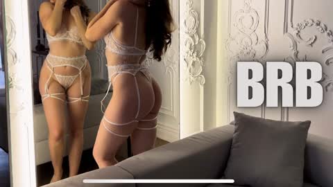 Snapshot of juliette_junson chatting on 12-12-24, 06:53 Julie online show from 12-12-24, 06:53