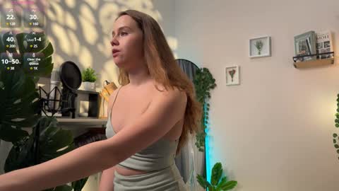 Snapshot of juliette_junson chatting on 12-17-24, 07:37 Julie online show from 12-17-24, 07:37