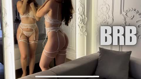 Snapshot of juliette_junson chatting on 02-01-25, 06:51 Julie online show from 02-01-25, 06:51