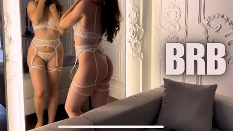 Snapshot of juliette_junson chatting on 03-01-25, 04:00 Julie online show from 03-01-25, 04:00