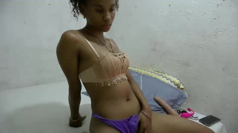 juliexexy online show from 10-23-25, 03:44