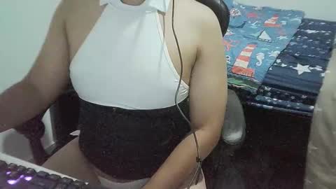 Snapshot of juligurlygirly chatting on 09-29-25, 06:24 juligurlygirly online show from 09-29-25, 06:24