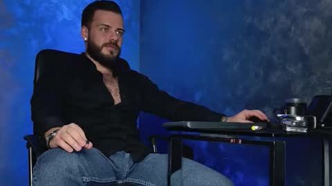 JULiUS   online show from 12-17-25, 08:59