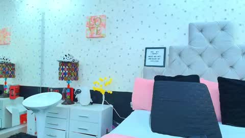 Julieta Reyes   online show from 02-25-25, 11:41