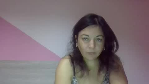 Snapshot of jully_caitlyn chatting on 10-23-25, 08:57 Caitlyn online show from 10-23-25, 08:57