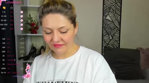 Snapshot of jully_rox chatting on 12-08-24, 04:35 Jully online show from 12-08-24, 04:35