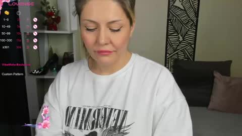 Snapshot of jully_rox chatting on 12-09-24, 05:07 Jully online show from 12-09-24, 05:07