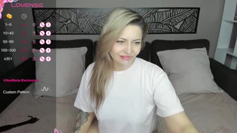 Snapshot of jully_rox chatting on 09-08-25, 11:04 Jully online show from 09-08-25, 11:04