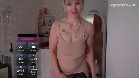 Julia online show from 02-27-25, 05:24